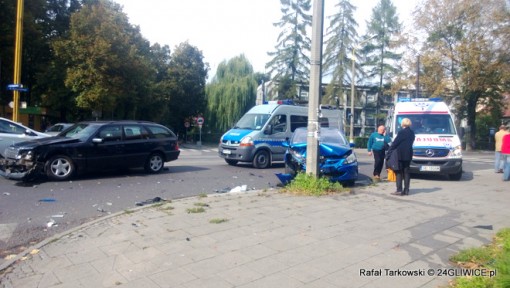 Na skrzyżowaniu ul. Daszyńskiego, Mickiewicza, Sowińskiego i Kozłowskiej często dochodzi do kolizji.