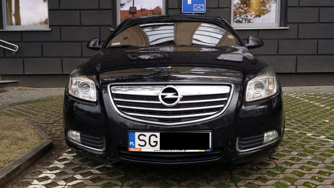 Prezydencki Opel Insignia wystawiony na sprzedaż. Diesel